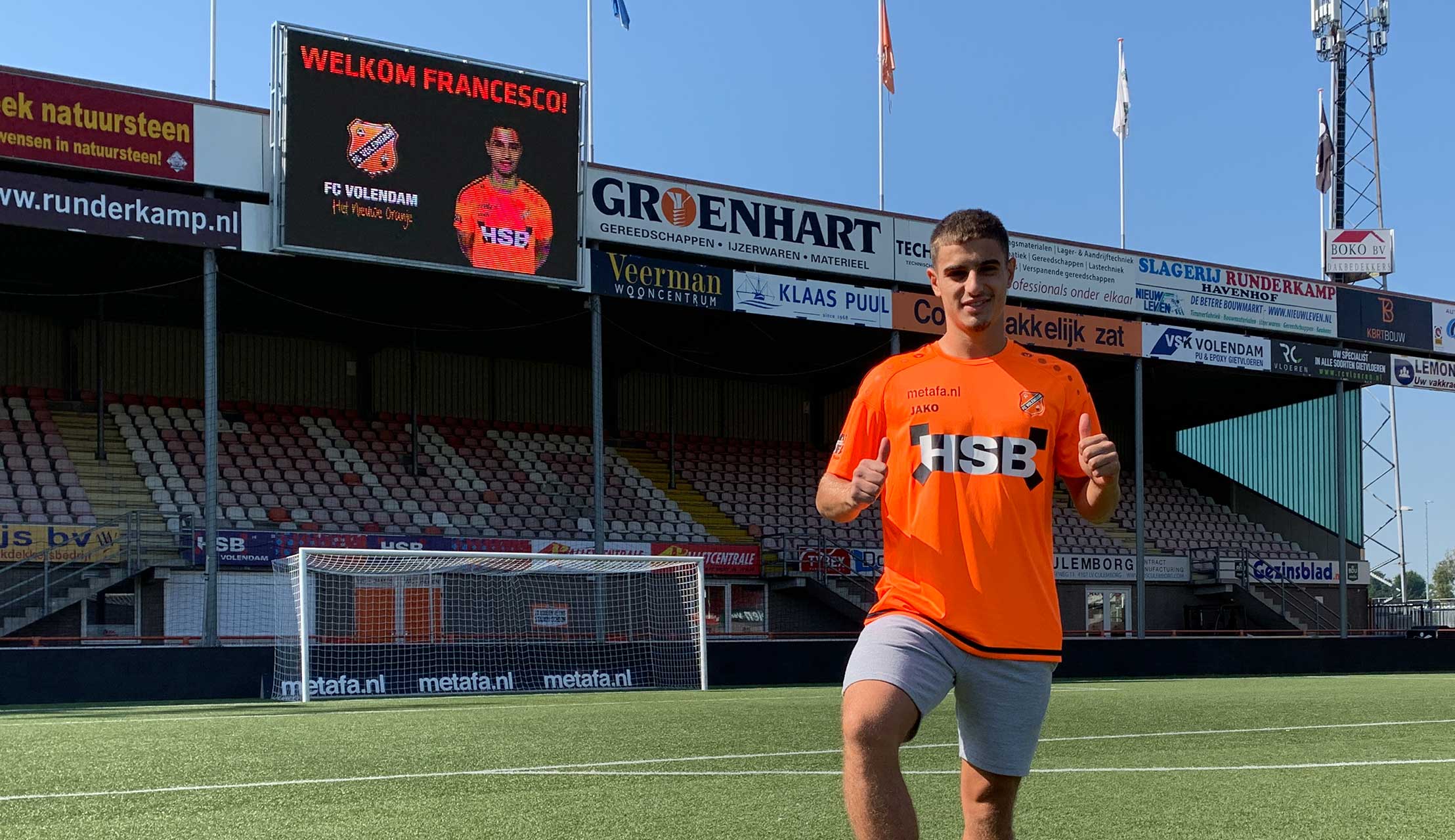 Francesco Antonucci gepresenteerd aan het publiek