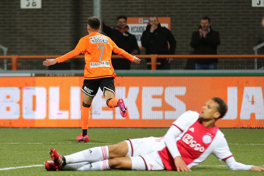 Sublieme Volendammers rekenen af met Jong Ajax