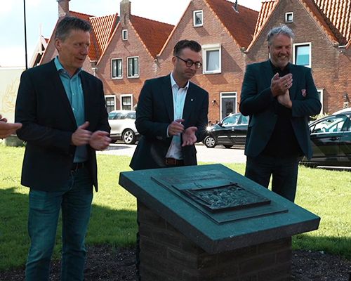 Onthulling plaquette ‘100 jaar voetbal in Volendam’