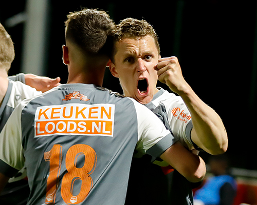 Late treffer Kaars bezorgt FC Volendam historische zege