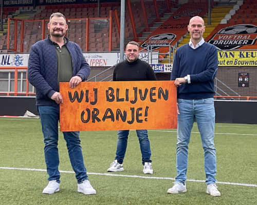 Peinemann tilt liefde voor club naar hoger level en blijft oranje