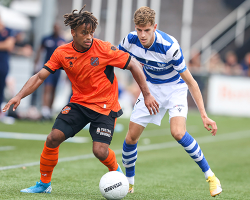 Jong FC Volendam deelt punten met Spakenburg in opening competitie