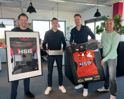 FC Volendam verrast QStylez met ingelijste shirts