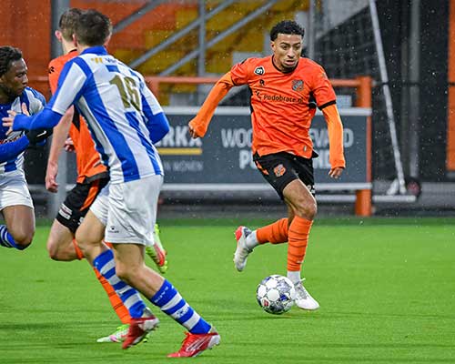 Tien van Jong FC Volendam onderuit tegen Quick Boys