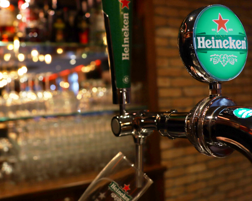 Heineken en FC Volendam heffen glas op vernieuwde samenwerking