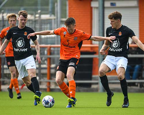 Jong FC Volendam in bizarre slotfase onderuit tegen HHC