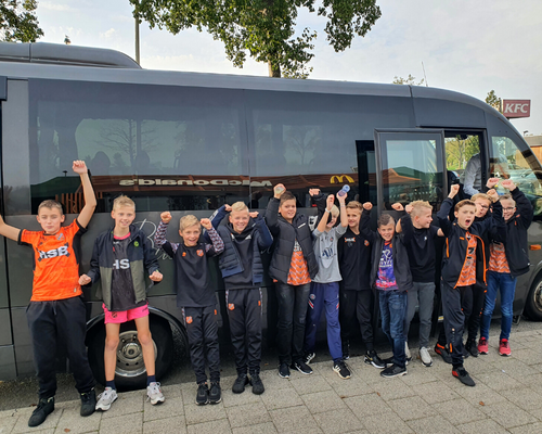 Twaalf kinderen beleven geweldige VIP-trip naar AZ - FC Volendam