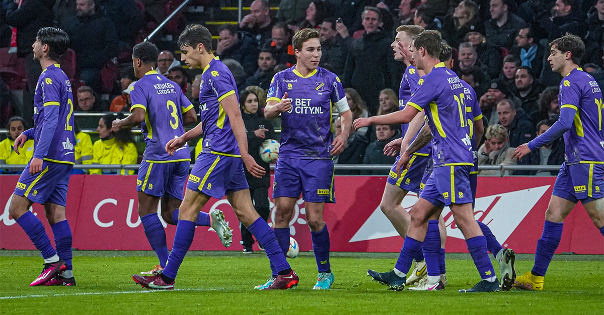 FC Volendam Stunt Met Punt Op Bezoek Bij Ajax