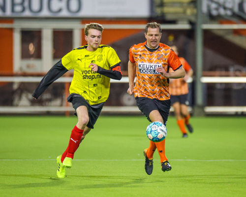 Onvergetelijk duel tegen Creators FC levert € 10.647,- op voor WensenAmbulance Noord-Holland