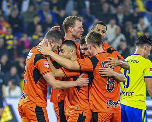 FC Volendam wint mistwedstrijd in Leeuwarden