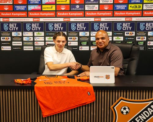 Jeugdproduct Robin van Cruijsen tekent eerste profcontract