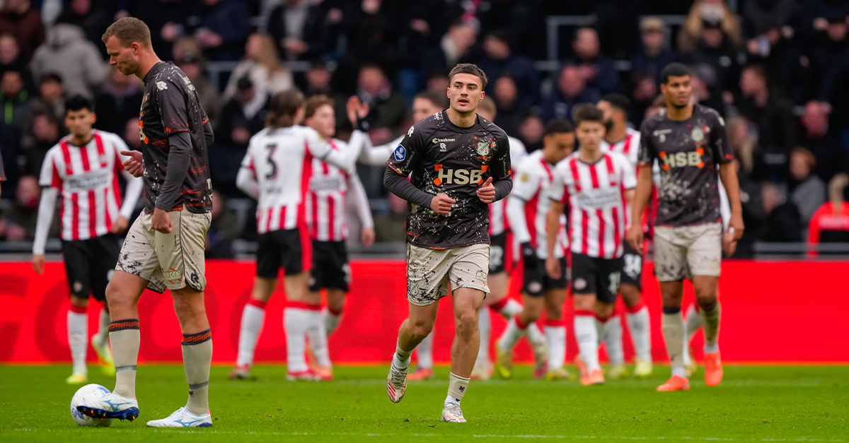 Geen Volendamse stunt op bezoek bij koploper PSV