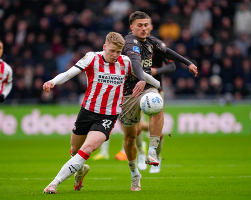 Geen Volendamse stunt op bezoek bij koploper PSV