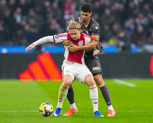 Uitblinkende Van Oevelen kan nederlaag in Amsterdam niet voorkomen