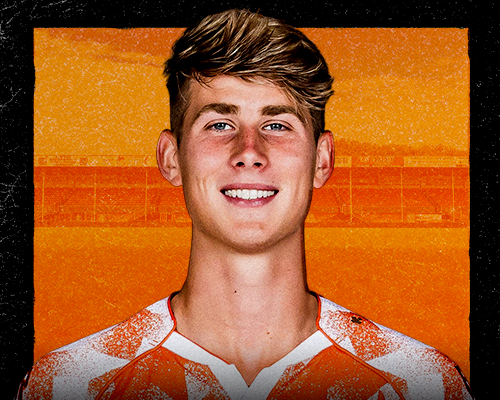 Middenveld versterkt met Volendammer Dave Kwakman