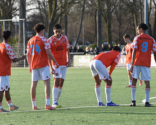 O21 moet punten delen met Telstar / O19 verliest nipt van AZ