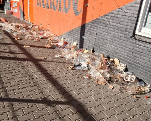 FC Volendam bedankt veeg- en opruimploeg