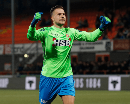 Mitchel Michaelis loopt blessure op aan het gezicht