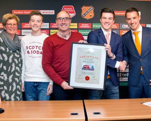 Stam Campers tekent sponsorcontract