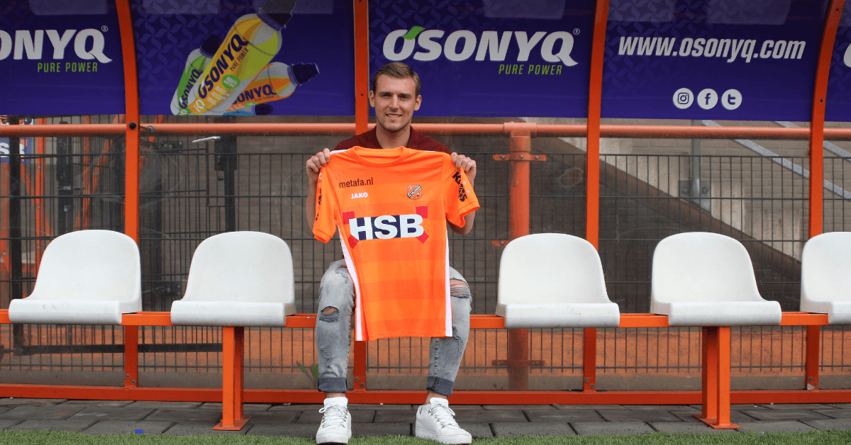 Kevin van Gasteren tekent zijn eerste contract