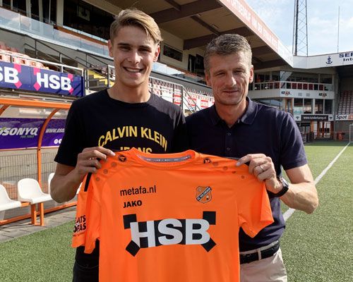 Micky van de Ven tekent eerste profcontract