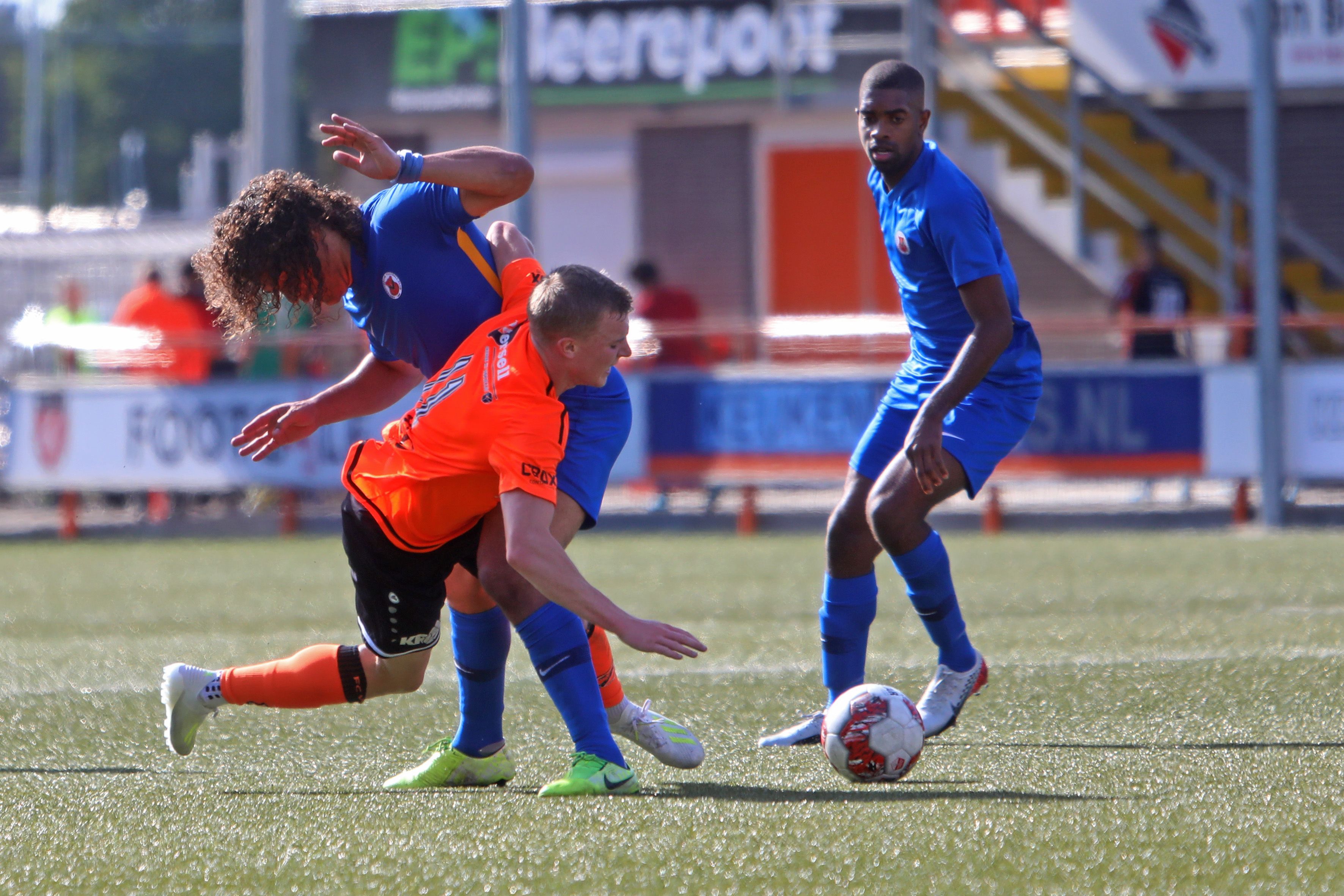 Toeschouwers genieten van Tweede Divisie spektakel