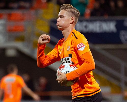 FC Volendam wint tijdens doelpuntenregen van Jong AZ